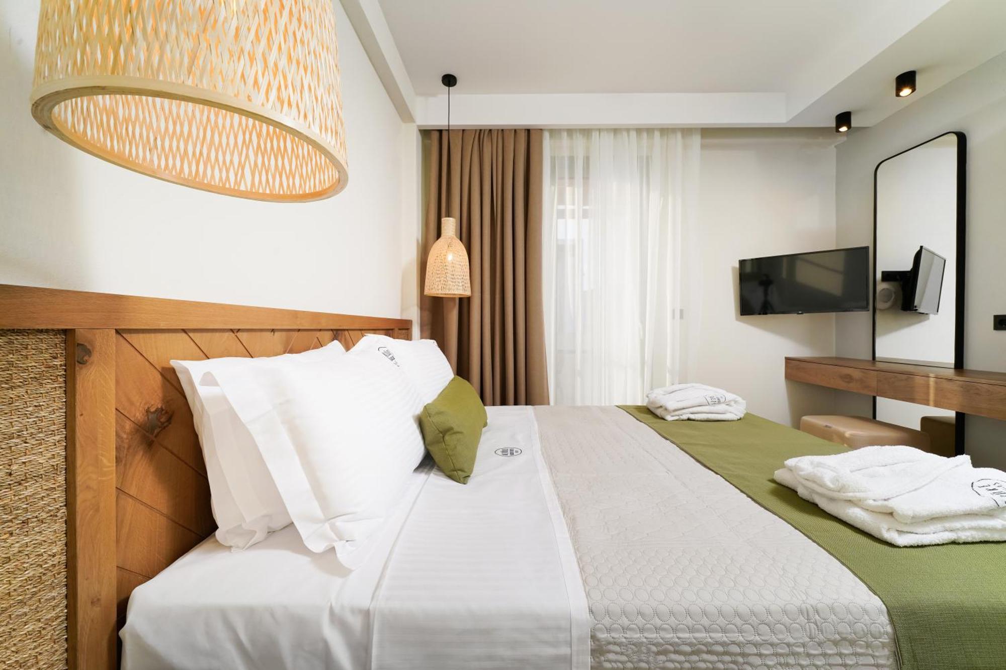 Azzure Luxury Suites Potos Dış mekan fotoğraf